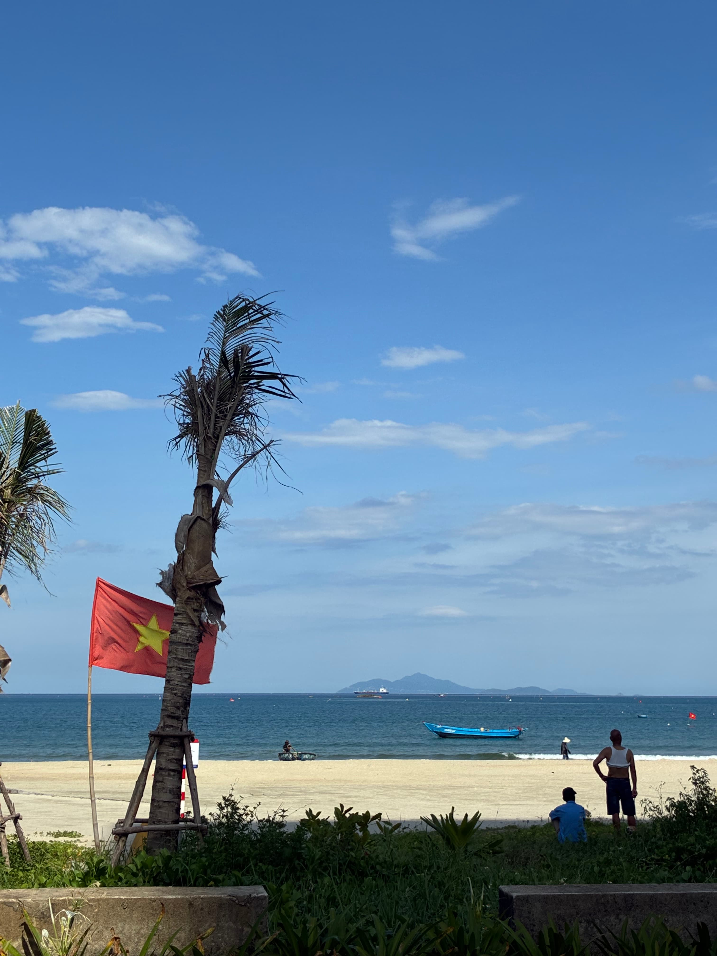 Da Nang: @njamesdigital