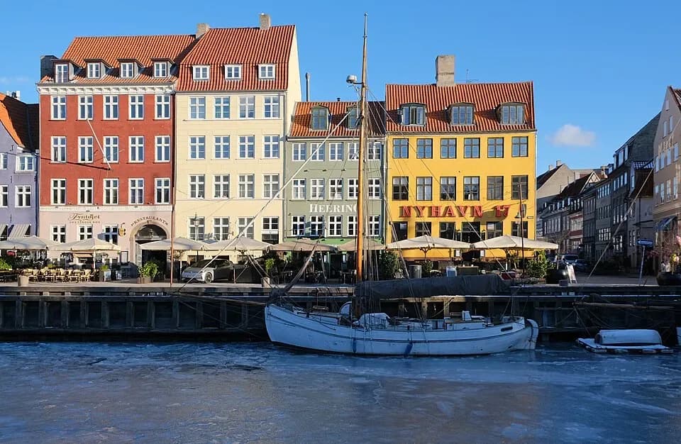 Coloured houses and a wooden boat on Nyhavn in winter | BudgetBro