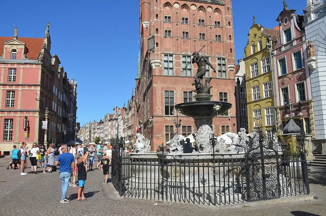 Neptune's Fountain on Long Market in Gdańsk | BudgetBro
