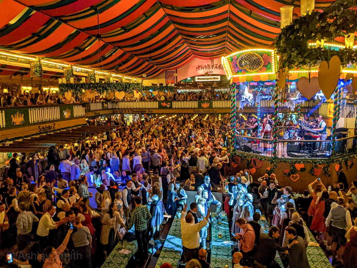 Packed beer tent Oktoberfest | BudgetBro