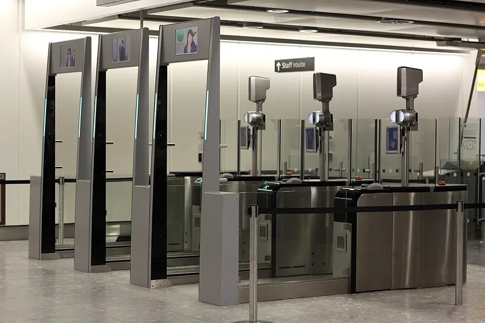 Contactless eGates: 6 Quick Things to Know Before You Fly