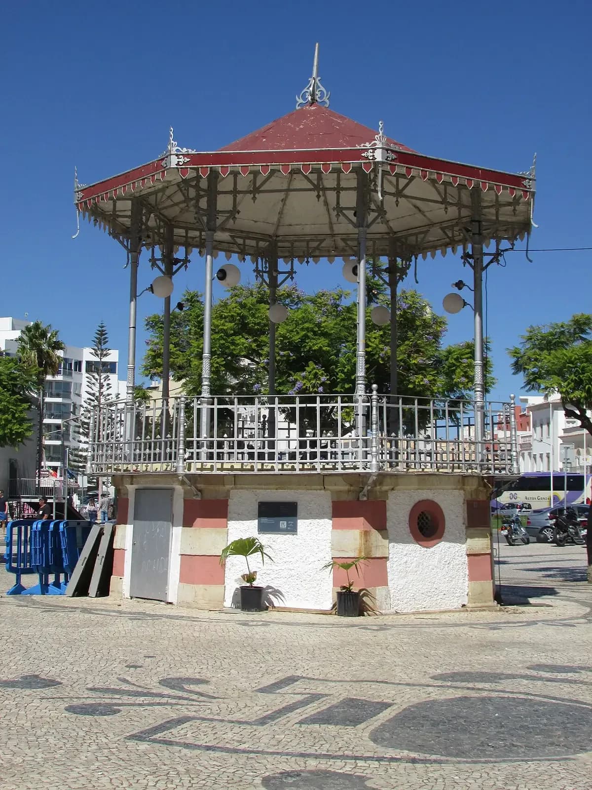 The bandstand in Jardim Manuel Bivar by the marina in Faro | BudgetBro 