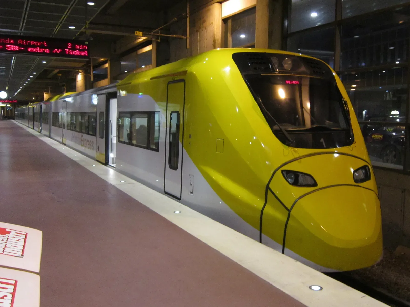 Yellow Arlanda Express train at the platform in Stockholm | BudgetBro