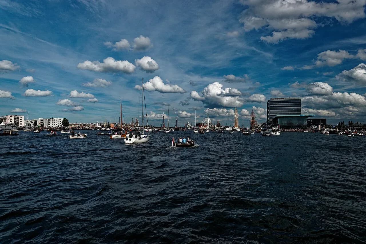 Boats on the IJ river in Amsterdam, where the free ferries cross to Noord | BudgetBro