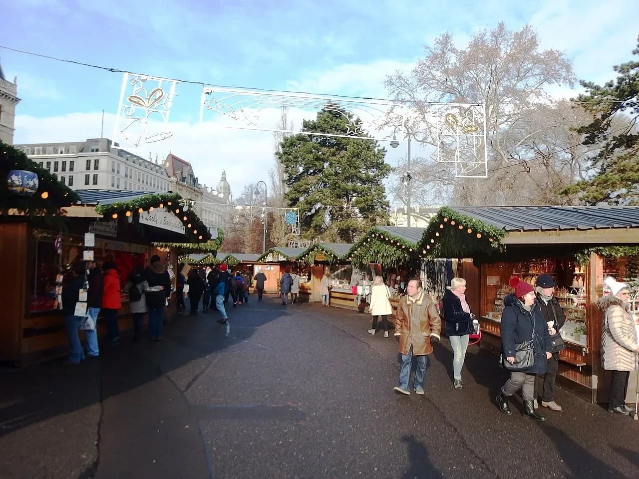 Chalets at the Christkindlmarkt on Rathausplatz in Vienna | BudgetBro