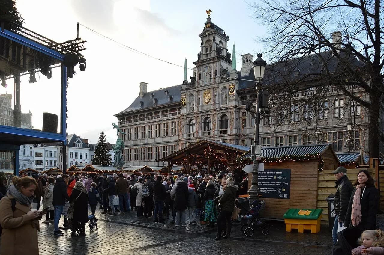 Christmas market chalets on the Grote Markt in Antwerp, in front of the city hall | BudgetBro