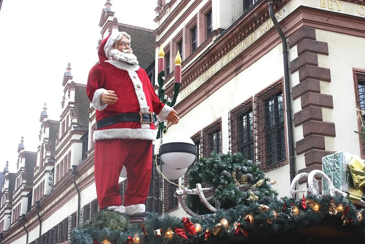 Christmas market in front of Leipzig's Old Town Hall | BudgetBro