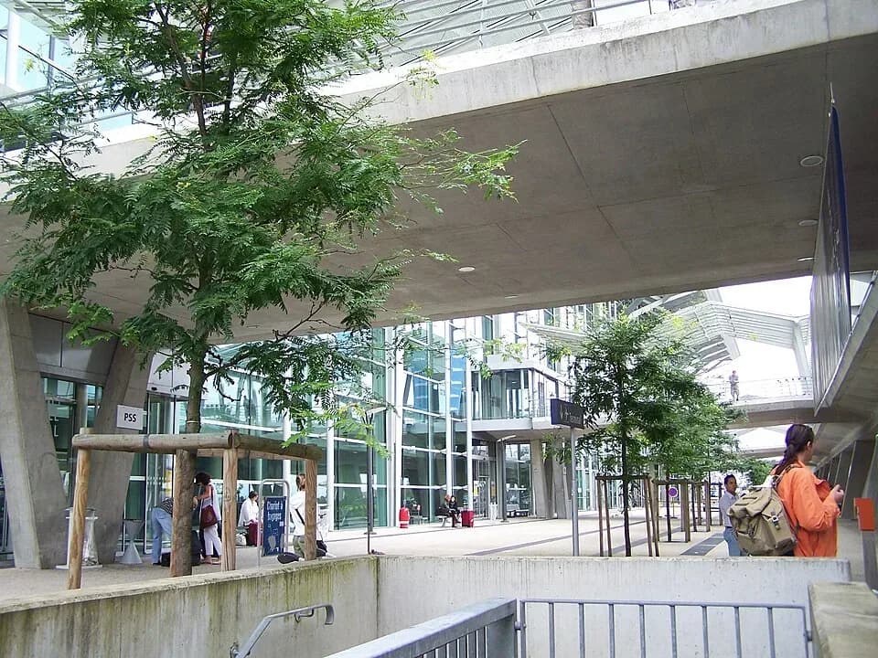 EuroAirport Basel Mulhouse, where the Strasbourg day starts. Photo: Cornelius Kibelka from Berlin, Germany, CC BY-SA 2.0, Wikimedia Commons. | BudgetBro