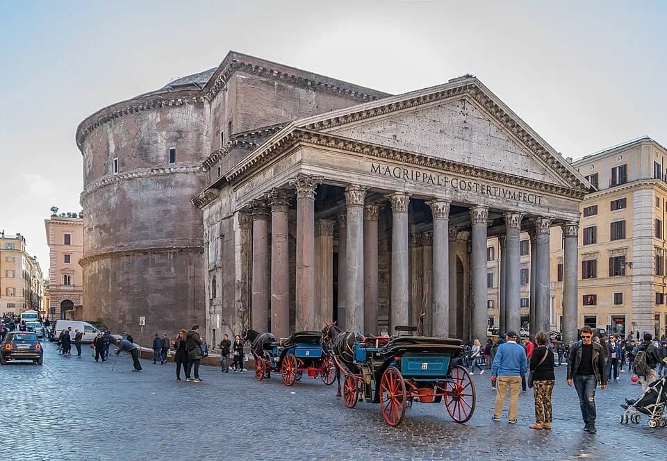 The Pantheon, Rome. Photo: Krzysztof Golik, CC BY-SA 4.0, Wikimedia Commons. | BudgetBro